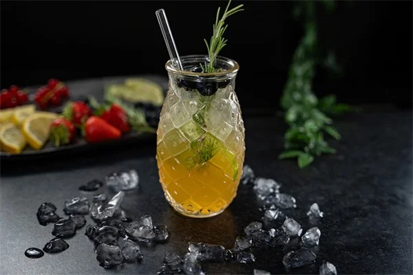 オークの木の下に植えるなら夏の水やりは絶対NG！選ぶべき植物とコツ